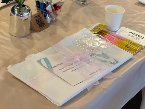 Tote bag kit tied with a pink ribbon, ready for a branded session